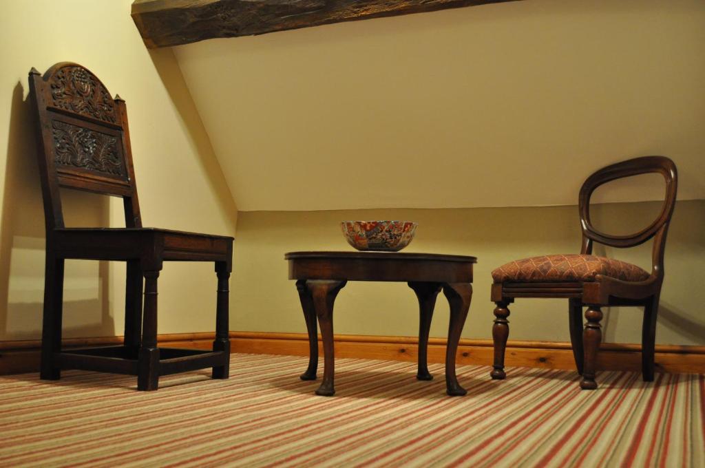 Old Ivy House Bed & Breakfast นานีทัน ภายนอก รูปภาพ