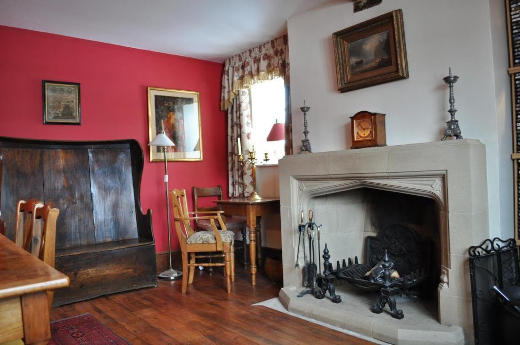 Old Ivy House Bed & Breakfast นานีทัน ภายนอก รูปภาพ